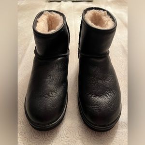 UGG/ Size 11/ Boots